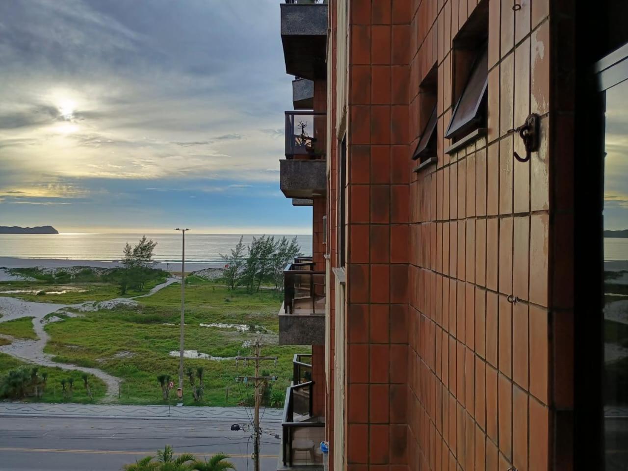 Apartamento Charmoso Em Frente A Praia Em Cabo Frio Extérieur photo